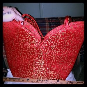 👀 Vintage look satin bag